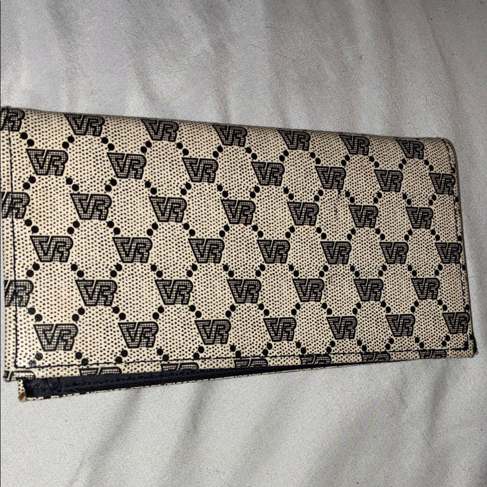 Stylish VR Patterned Cream checkbook cover